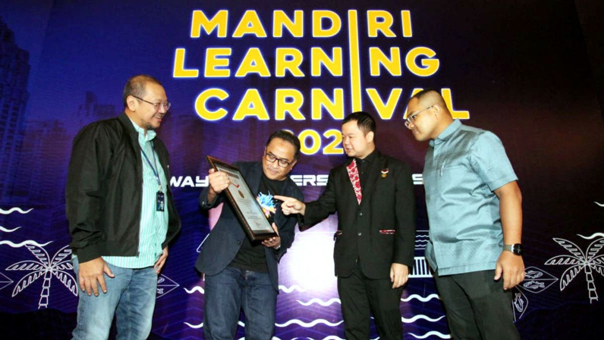 Bank Mandiri's Efforts To Develop Human Resources To Receive A Muri Award