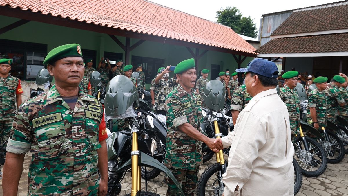 Prabowo Provides Motorcycles And Communication Devices For Babinsa In Banyuwangi: Later The President Can Check Directly With You