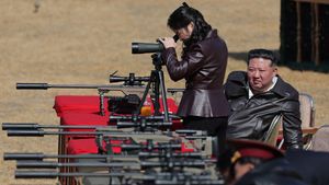 Foto Kim Ju Ae Menembak Senapan Runduk, Isu Suksesi Korea Utara Mencuat Lagi
