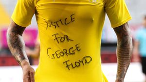 Solidaritas Sancho untuk George Floyd Harusnya Diberi Tepuk Tangan, Bukan Hukuman