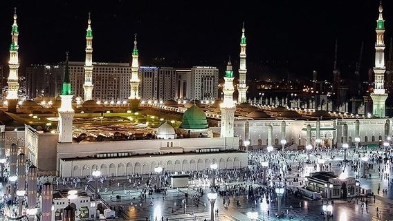 في أول 10 أيام من رمضان 2022 ، زار المسجد النبوي أكثر من 6 ملايين مصلي