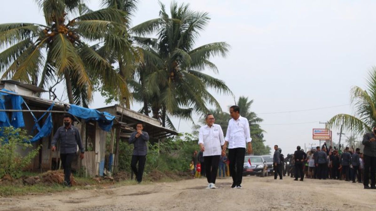 Sentil Pemda, Presiden Sebut Perbaikan Jalan Rusak Jangan Tunggu Viral