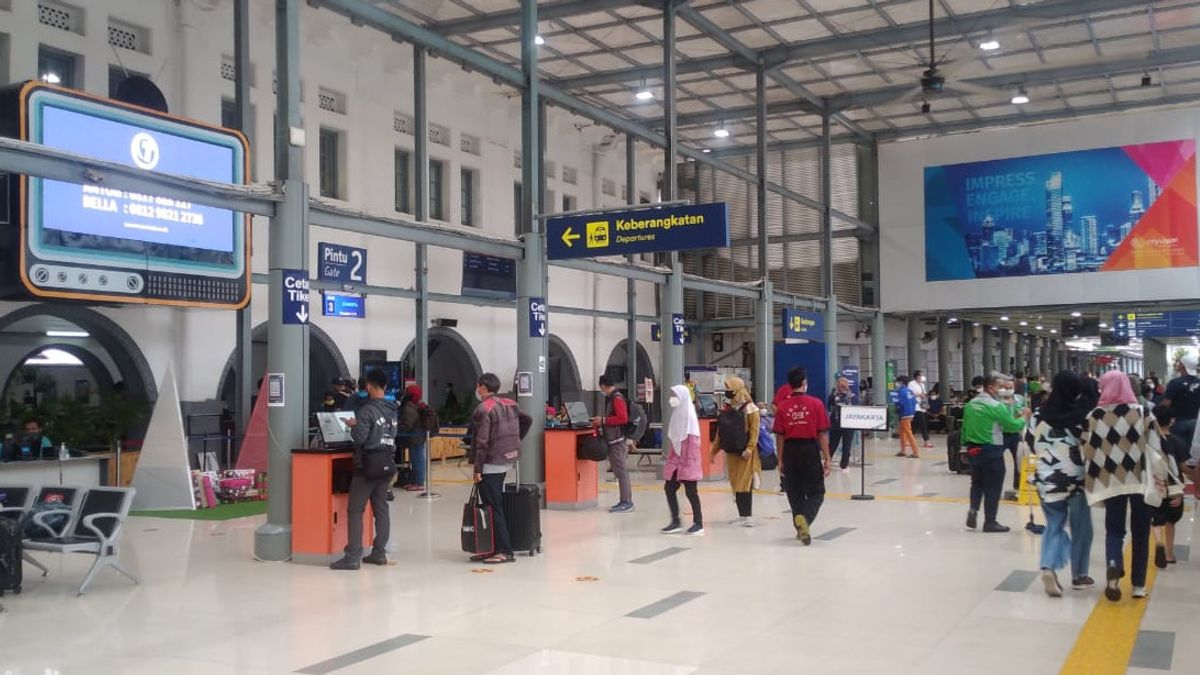 パサール・セネン駅の長距離列車乗客の経験が減少