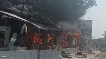 西ジャカルタのケンバンガンで合計60人の消防士が火を消すことに成功しました