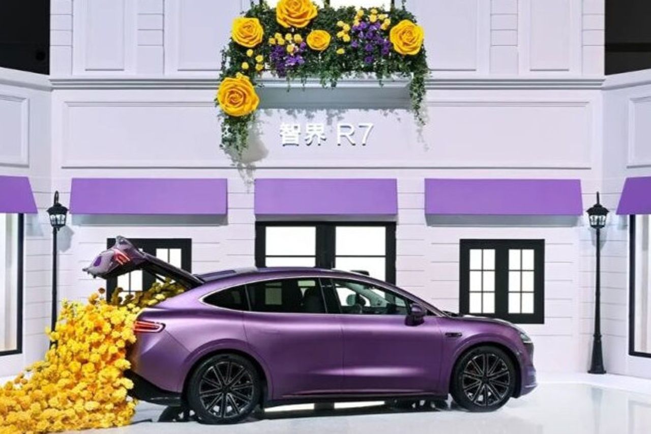 This Is Huawei Luxeed R7, A Car That Has A Tempuh Distance Of 1,673 Km