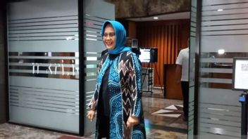 Judge Enny Nurbaningsih Followed By Anwar Usman And Arief Hidayat Examined By MKMK