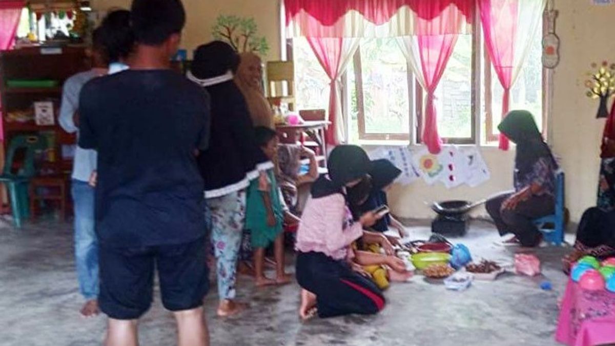 857 East Acehnese People Are Still Sustaining Due To Floods