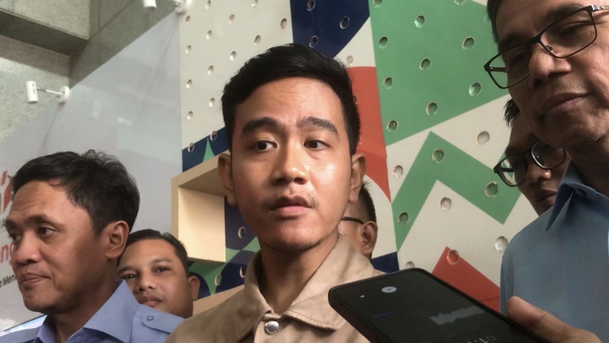 Completed Diklarifikasi Bawaslu Jakpus, Gibran Tepis Lagi Bagi Susu Di CFD Bukan Campaign