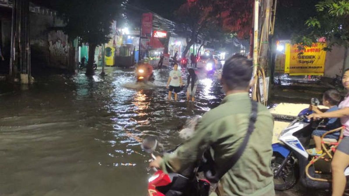 De Fortes Pluies à Semarang, Des Flaques D’eau Apparaissent à Un Certain Nombre De Points