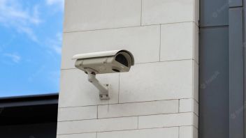 castique : une montre de luxe détenue par visiteurs à la maison du restaurant PIK