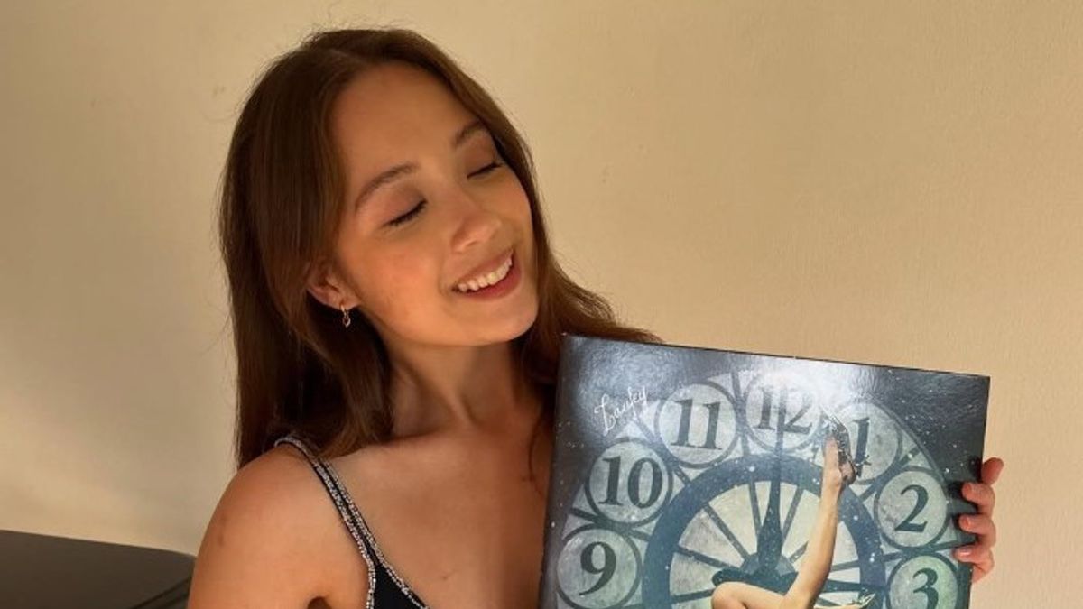 Laufey Catatkan Rekor di Tangga Album Billboard lewar <i>A Matter of Time</i>