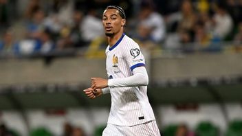 دخل إيكيتيكي الفريق الفرنسي على الرغم من قلقه بشأن إصابته