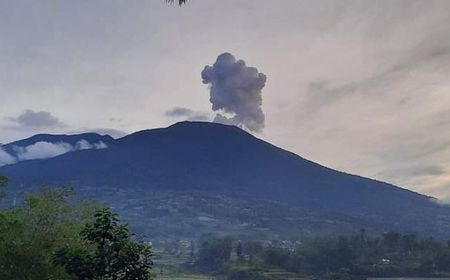 Gunung Marapi Sumbar Erupsi 7 Kali