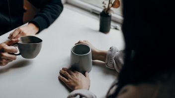 Mengenal Apa Itu Wildflowering, Tren Kencan yang Bebas dan Spontan