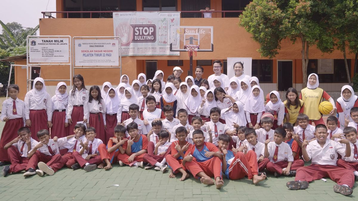 Rayakan 30 Tahun di Indonesia, Sun Life Indonesia Donasikan Peralatan Olahraga Basket ke 30 Sekolah melalui Program Hoops+Health