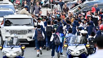 Antusiasme Masyarakat Sambut Kedatangan Presiden Prabowo di Kota Balikpapan