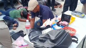 Polisi Amankan Busur Panah yang Digunakan Sekelompok Warga untuk Melawan Petugas di Kampung Bahari