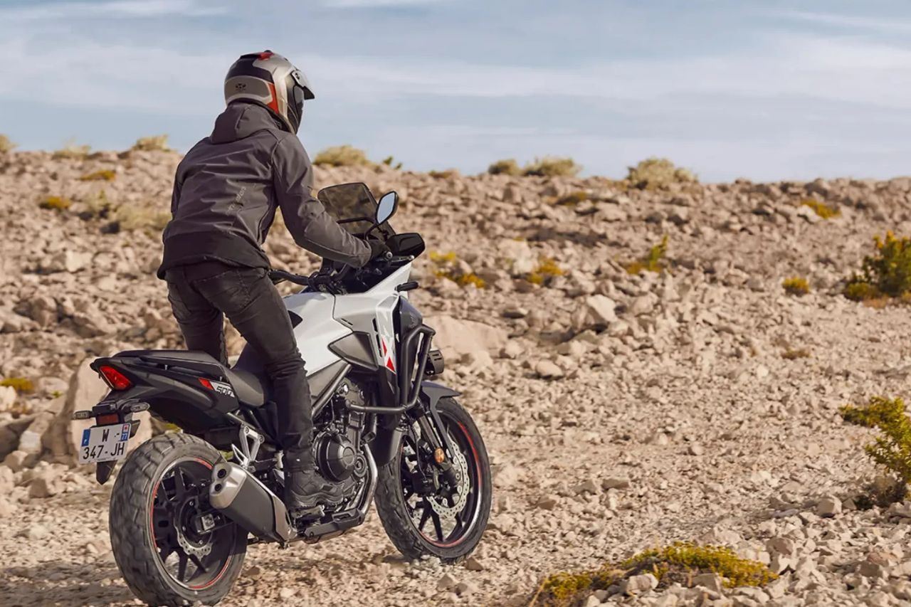 ホンダNX500はインドで競争する準備ができており、高性能とモダンな 