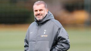 Inge Postecoglou pose des questions sur le test du nouveau système VAR pour la Coupe du Carabao