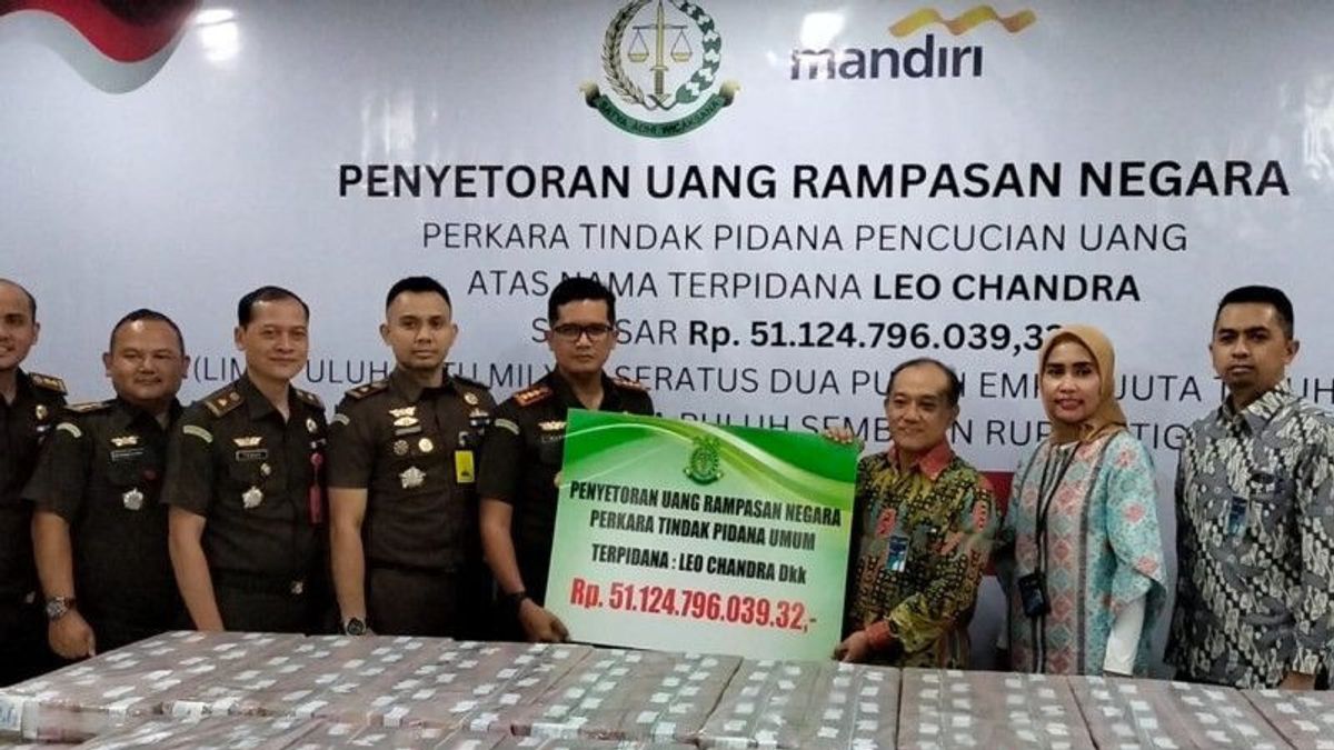 Central Jakarta Prosecutor's Office Hands Over IDR 51 Billion In Leo Chandra's Money Laundering Case To The State Treasury