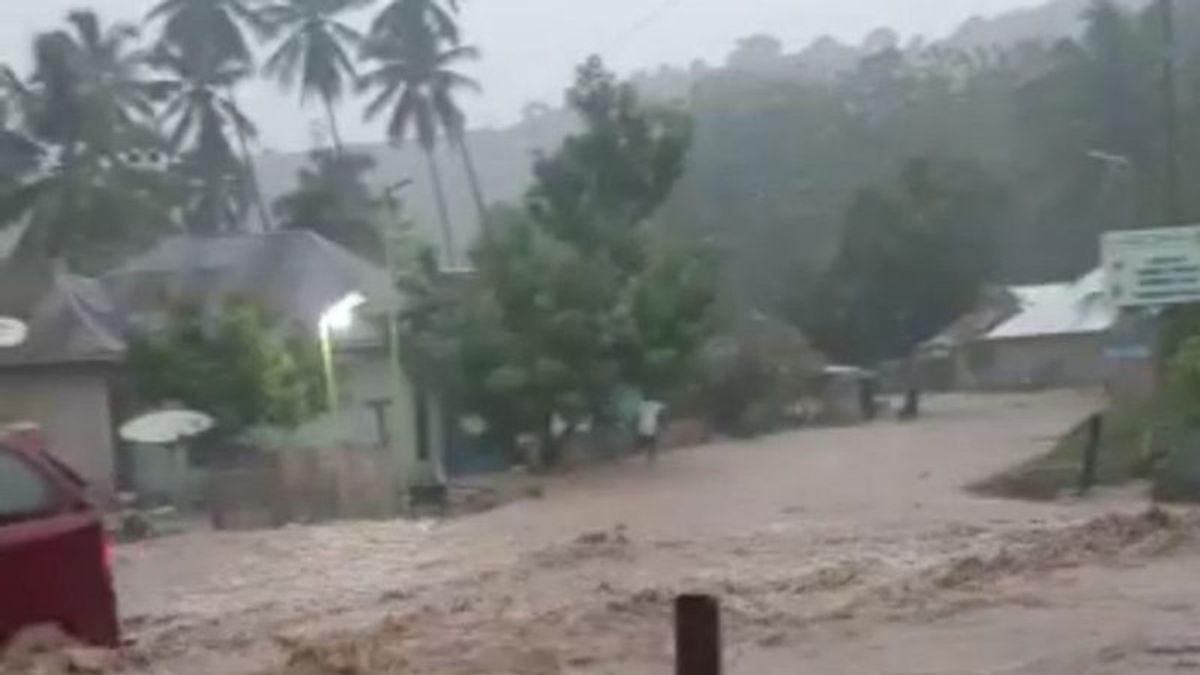 Gorontalo Utara Banjir, Jalan Lintas Sulawesi Terputus 
