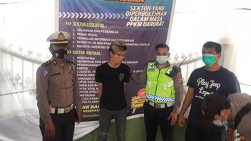 Apportant De La Drogue, 2 Coureurs Sont Arrêtés Au Poste De Blocage Ppkm Pour La Route Medan-Tebing Tinggi