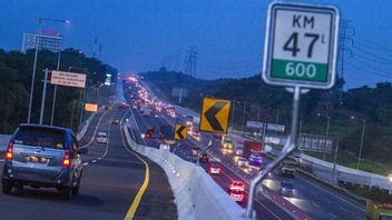 Tonight, The Japek Toll Road Uses The Contraflow Scheme, Adding Two Lanes