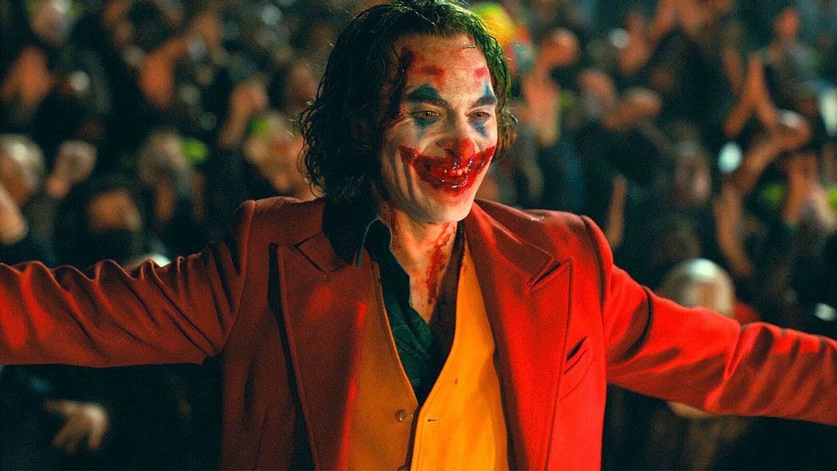 Joaquin Phoenix Reads Script, Director Announces Joker Sequel Title