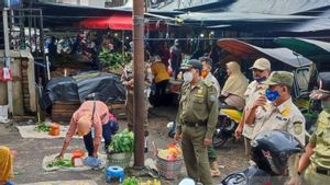 Puluhan Pedagang Kaki Lima Ditertibkan Satpol PP OKU Sumsel, Mengeluh Sepi Pembeli 