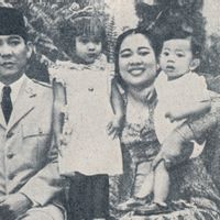 Cinta Soekarno-Fatmawati Bersemi di Lapangan Bulu Tangkis