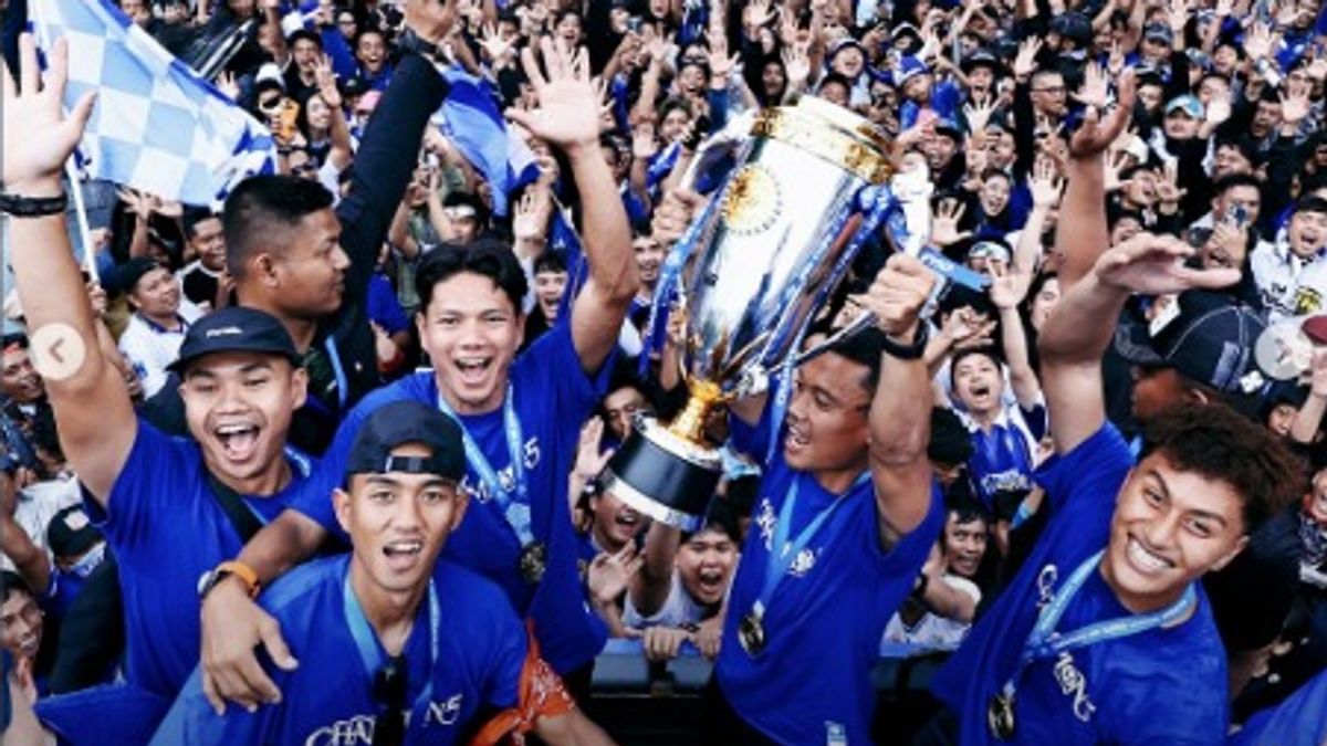 Persib Bandung Apresiasi Antusiasme Suporter dalam Perayaan Juara Super League