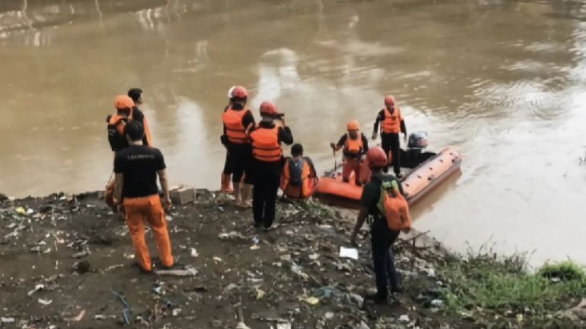 BPBD Bandung Regency et l’équipe SAR sont toujours à la recherche d’une femme Hanyut dans la rivière Citarum