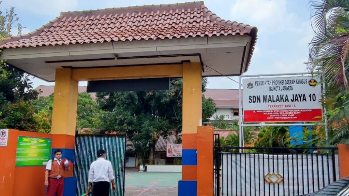 Naik Honda CRV Hitam,SDN 10 Malaka Jaya的校长被DKI监察局传唤,要求削减名誉教师的工资