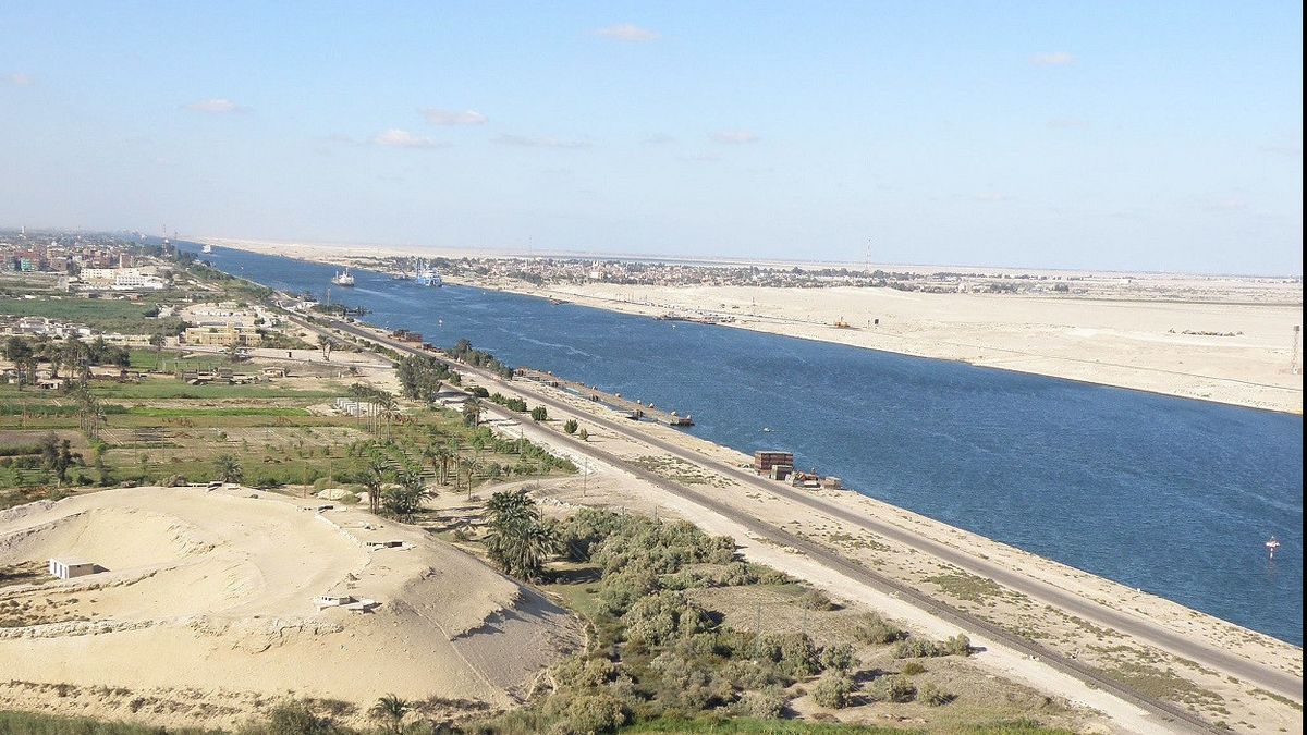 Preventing The Recurrence Of Kandas Container Ship, Suez Canal Authority Asked To Clean Up