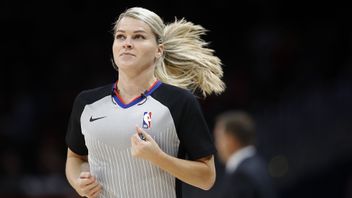 歴史、NBAは1試合をリードするために2人の女性審判を任命