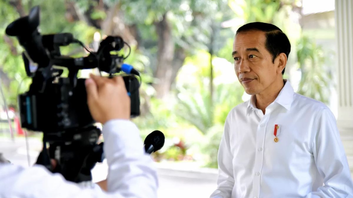 Dari Dianggap <i>Planga-Plongo</i>, Boneka Megawati Hingga Jadi Otoriter, Denny Siregar: Perubahan Jokowi Dahsyat