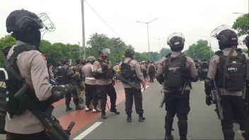 Not Afraid Of COVID-19, Rizieq Shihab's Mass Still Crowds At Pondok Kopi Flyover, East Jakarta