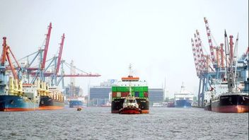 RI Gets 32 Percent Tariff, Economist Highlights Airlangga-Sri Mulyani Negotiations Failure With Trump