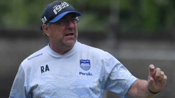  Différence De Points Avec Les Leaders Du Classement Seulement Trois, Robert Alberts Pede Persib League Champion 