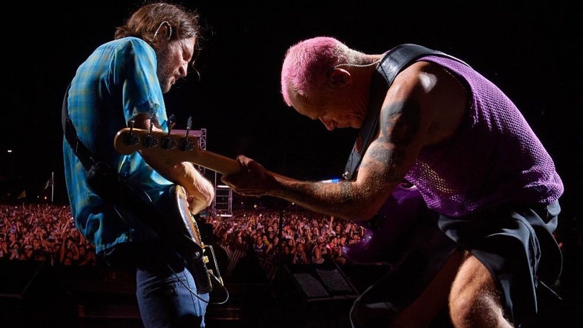 جون فروشيانتي يقيم باس الأداة الرئيسية ل RHCP