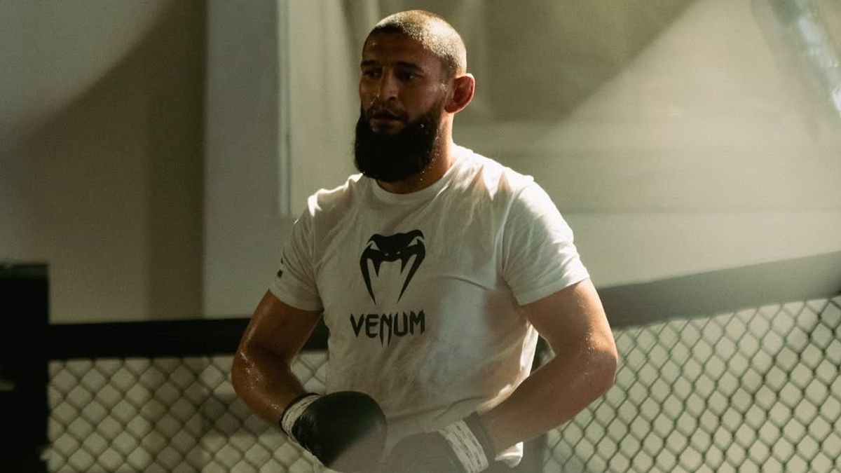 في خلطه مع السياسي ، كان خمزات تشيماييف متشائما بشأن دعوة مبارزة UFC في البيت الأبيض