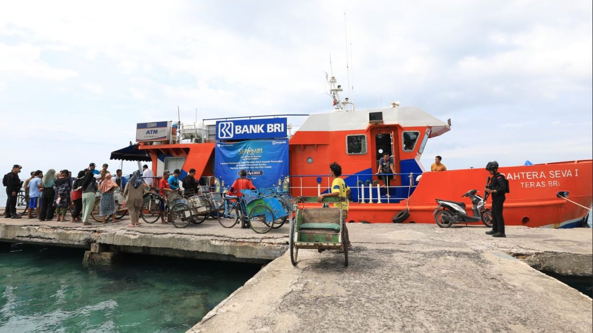 BRI Serves Money Exchange In The Thousand Islands With Ship Terrace