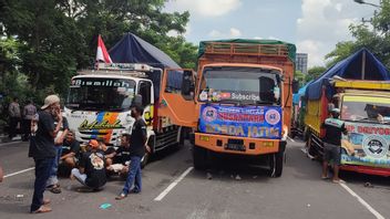 Berita Surabaya Terkini: Demo Supir Truk Penuhi Jalan A. Yani, Lalu Lintas Terganggu