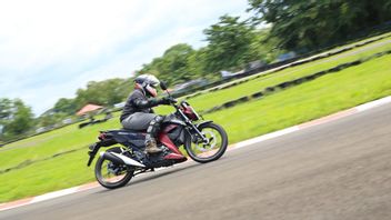 都赛道上的Satria Pro Motor的直播,能量高潮