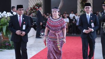 MPRの年次総会でプアン・マハラニが演じたダヤック伝統服の神聖な動機の意味