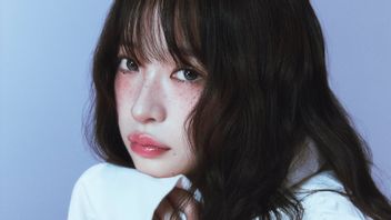 哈鲁娜在家中自然化后,从比利的活动中康复