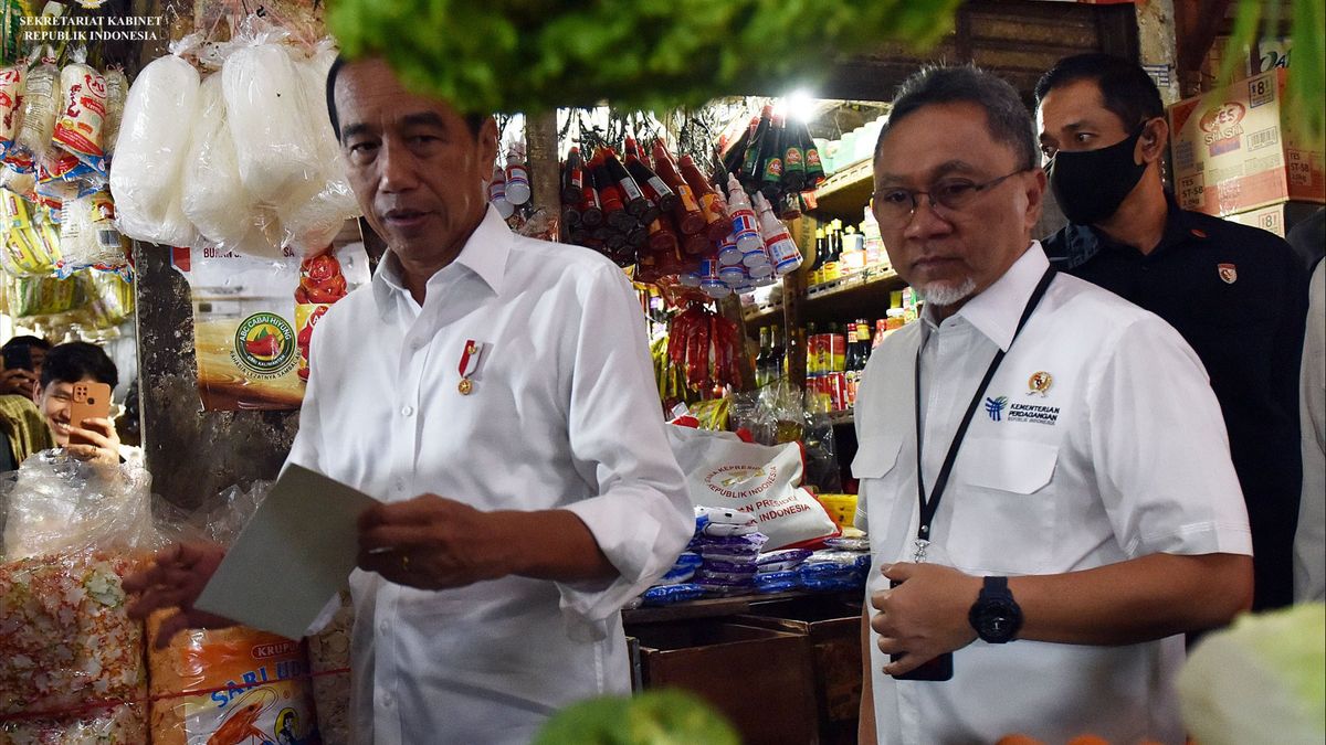 Eggs Become Jokowi's First Commodity Monitored At Rawamangun Market After Leaving Johar Baru Market