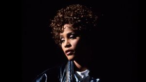 Whitney Houston Kembali Ditampilkan di Atas Panggung lewat Bantuan AI