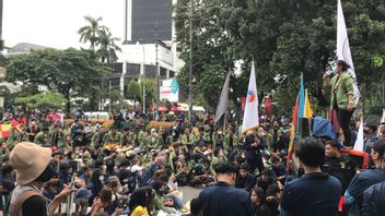 القصر لم يلتق بعد ، الطلاب ينفخون صفارات ويتصلون: Jokowi Offside