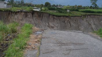 Gérer les trous géants dans le centre d'Aceh, le ministère PU renforce les falaises